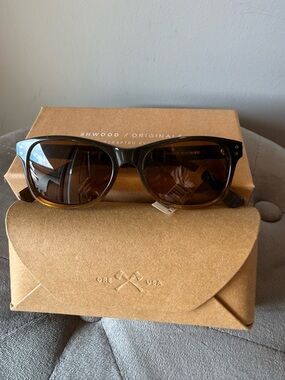 Shwood Cannon Brown Sunglasses Box